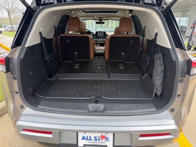 Used 2025 Nissan Pathfinder Platinum image 35