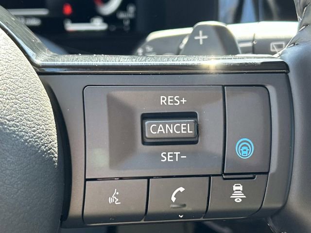 Used 2024 Nissan Pathfinder Platinum image 30