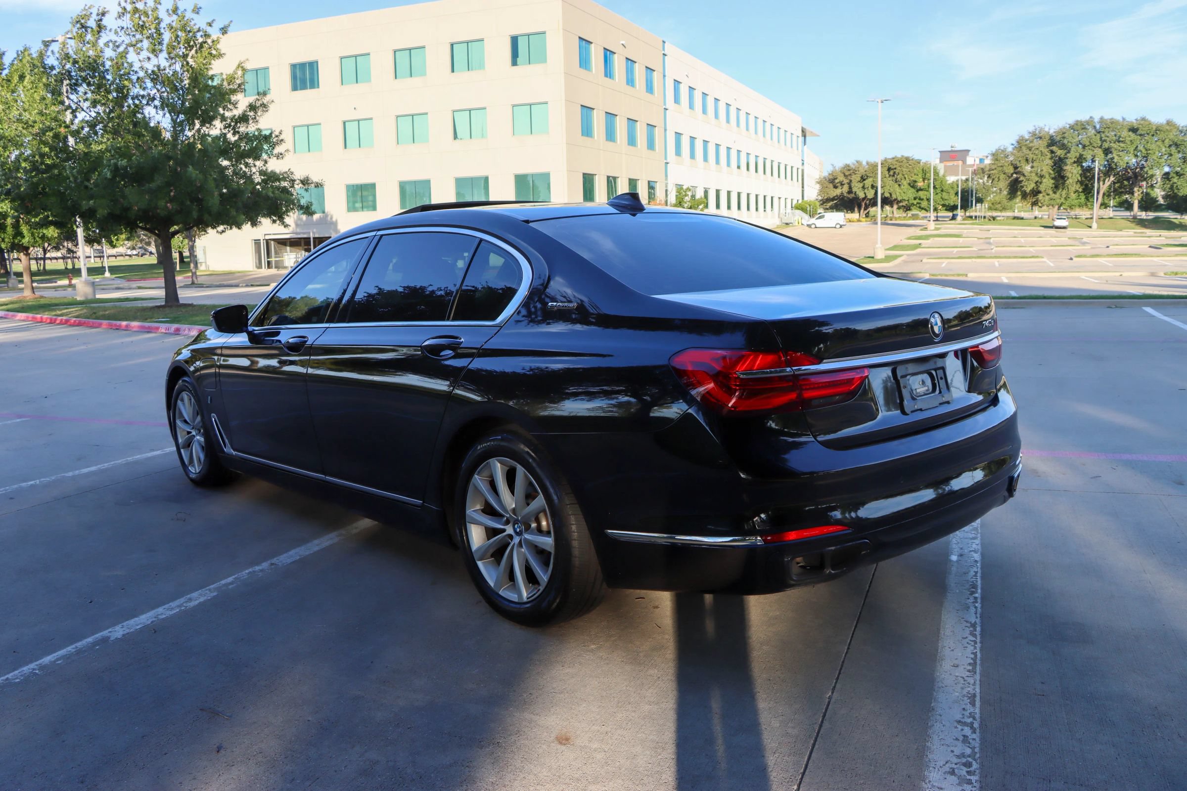 Used 2018 BMW 740e xDrive AWD/4WD image 5