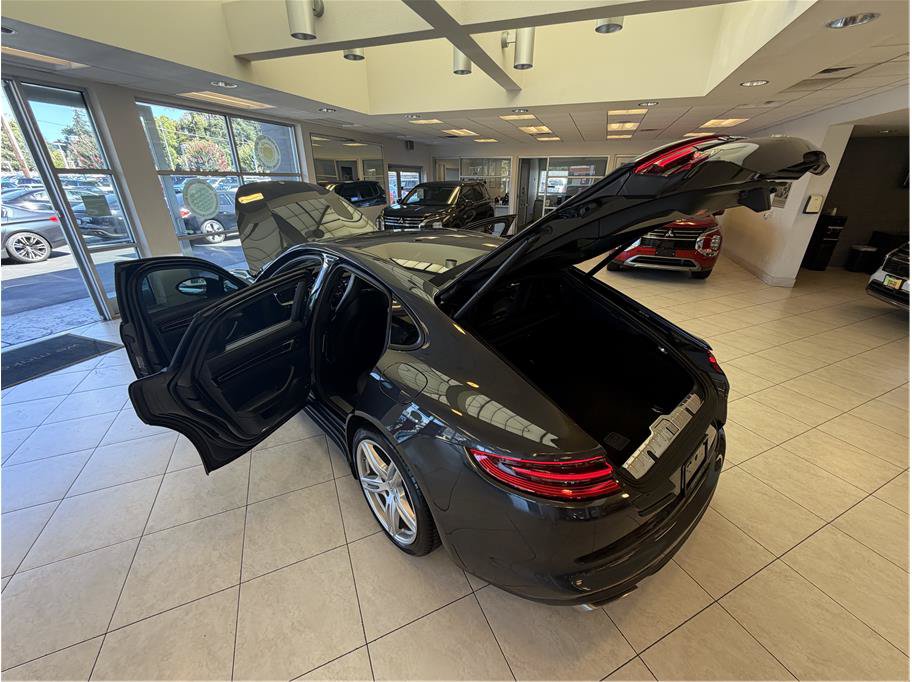 Used 2018 Porsche Panamera 4 AWD/4WD image 36
