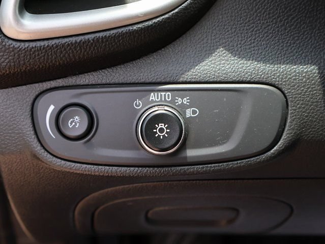 Used 2020 Chevrolet Trax LT w/ LT Convenience Package FWD image 34