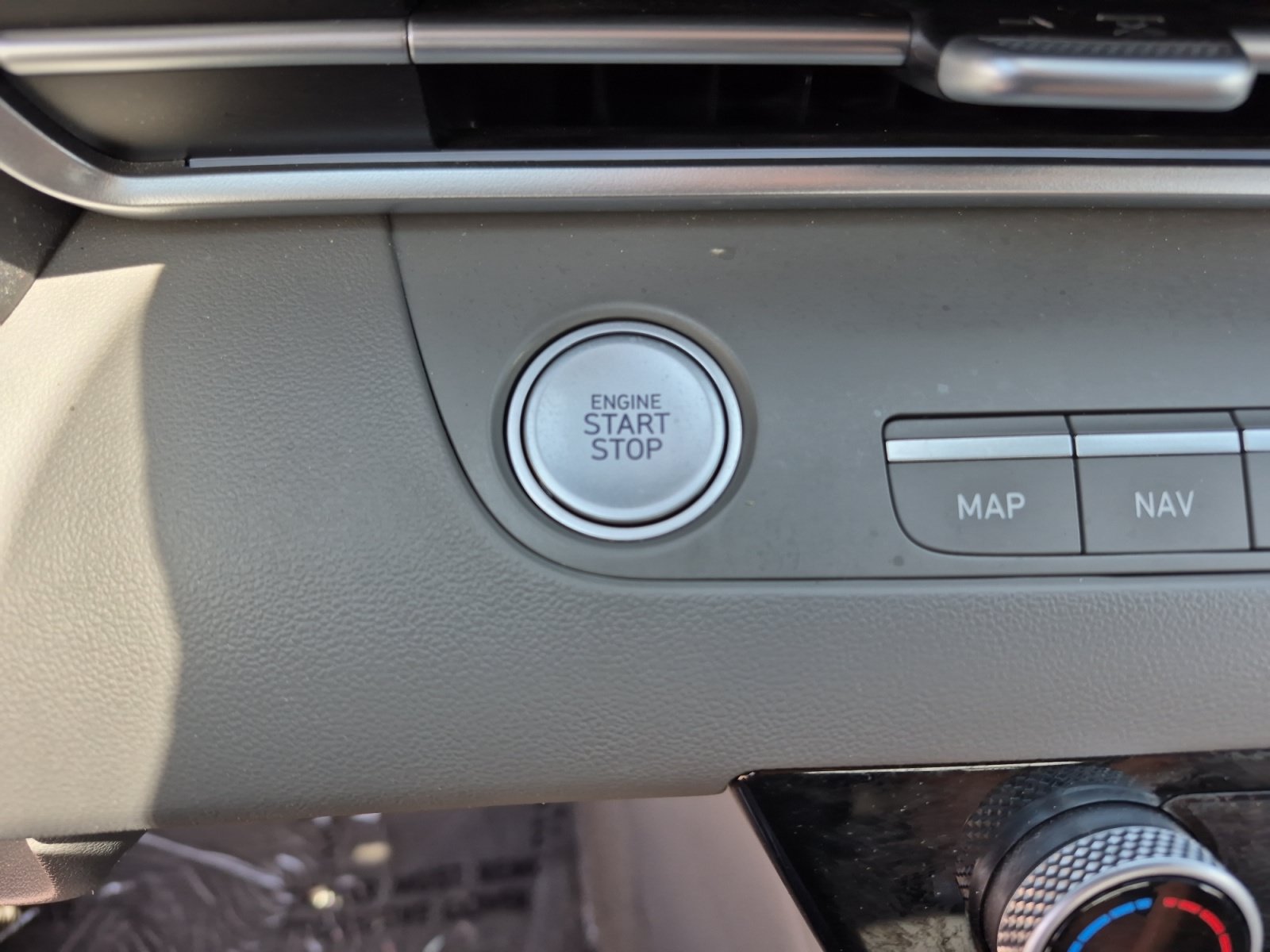 Used 2025 Hyundai Elantra SEL FWD image 33