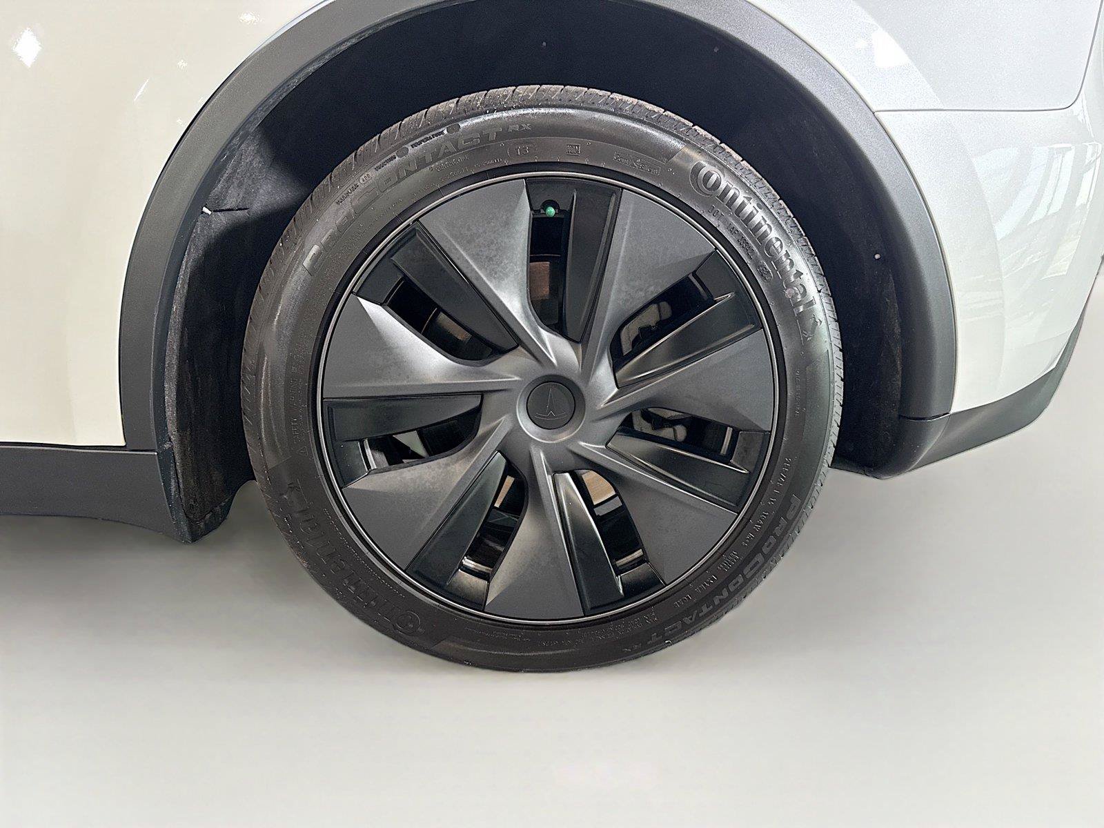Used 2025 Tesla Model Y Long Range AWD/4WD image 32
