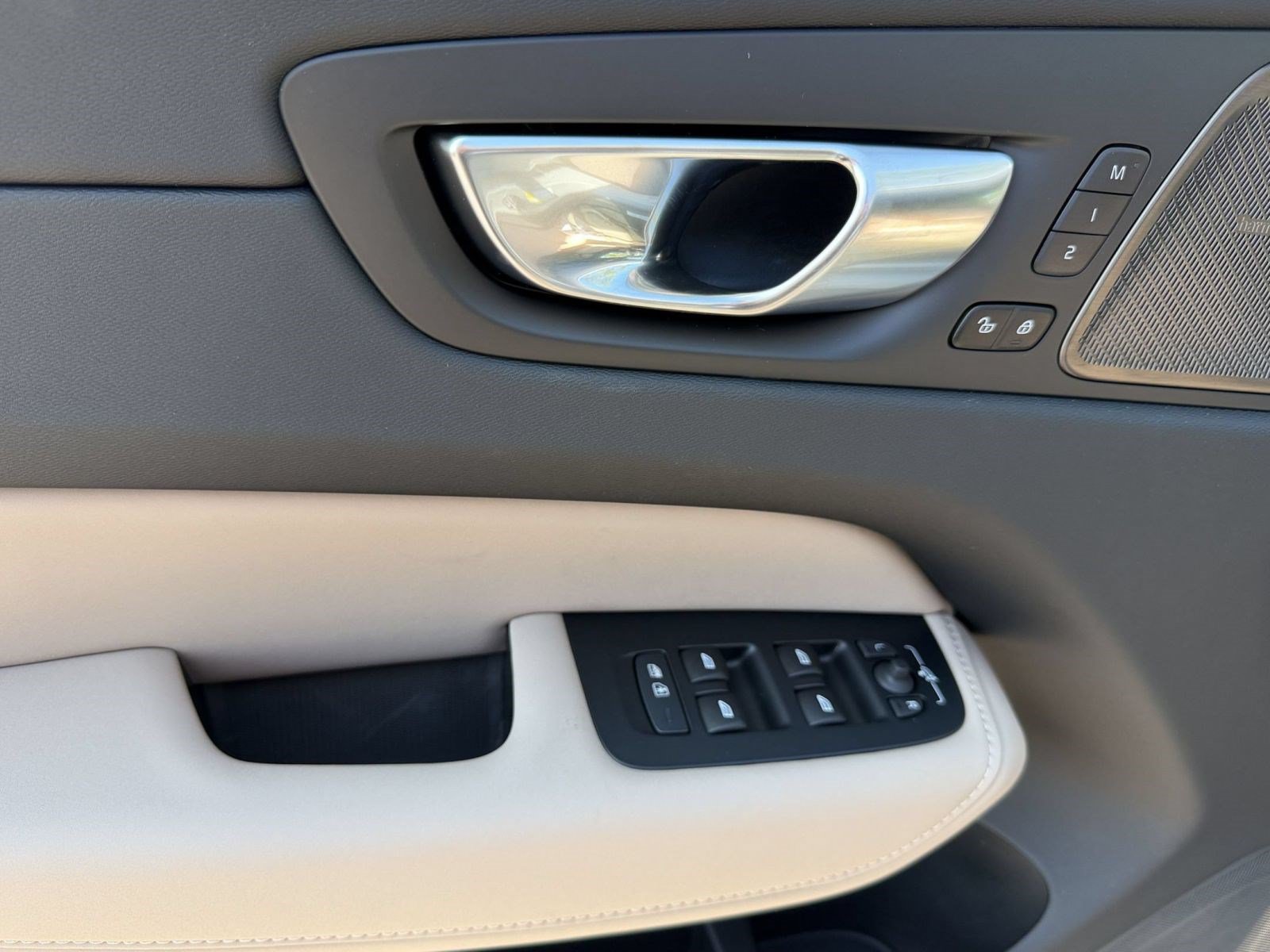 New 2027 Volvo XC60 B5 Plus AWD/4WD image 26
