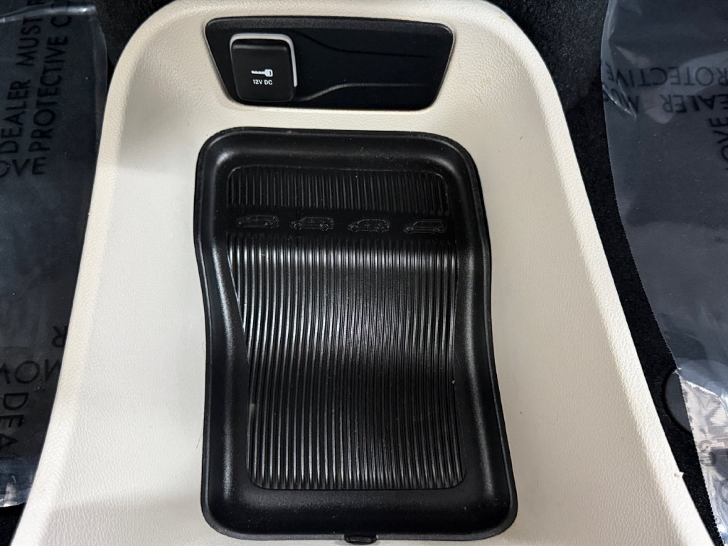 Used 2023 Chrysler Pacifica Touring-L FWD image 28