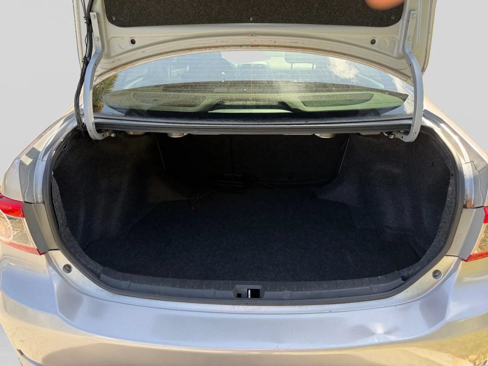 Used 2012 Toyota Corolla LE FWD image 19