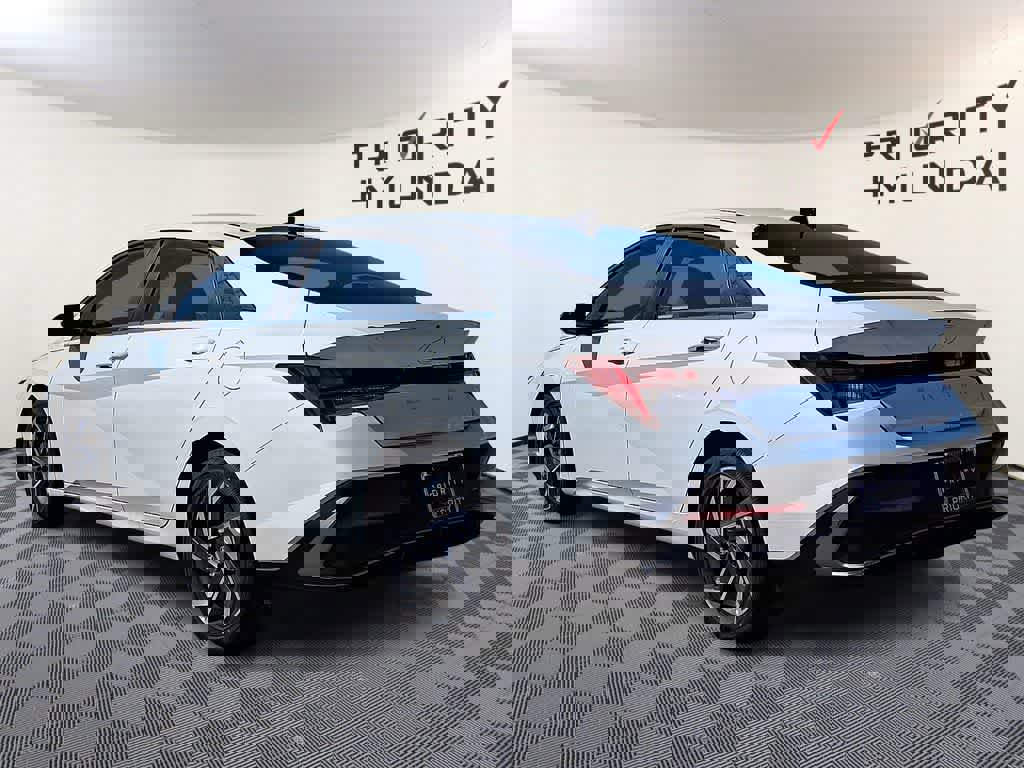 Used 2025 Hyundai Elantra SEL image 6