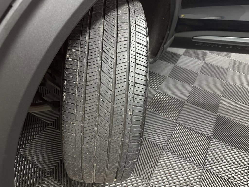 Used 2023 Ford Explorer XLT w/ Equipment Group 202A AWD/4WD image 41