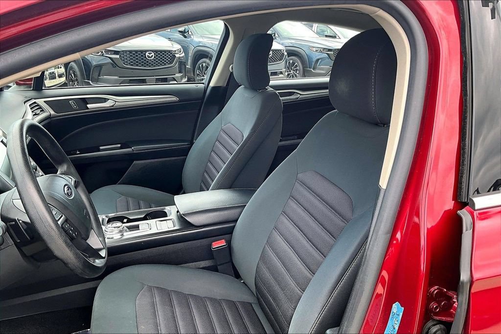 Used 2017 Ford Fusion SE w/ Fusion SE Technology Package FWD image 14