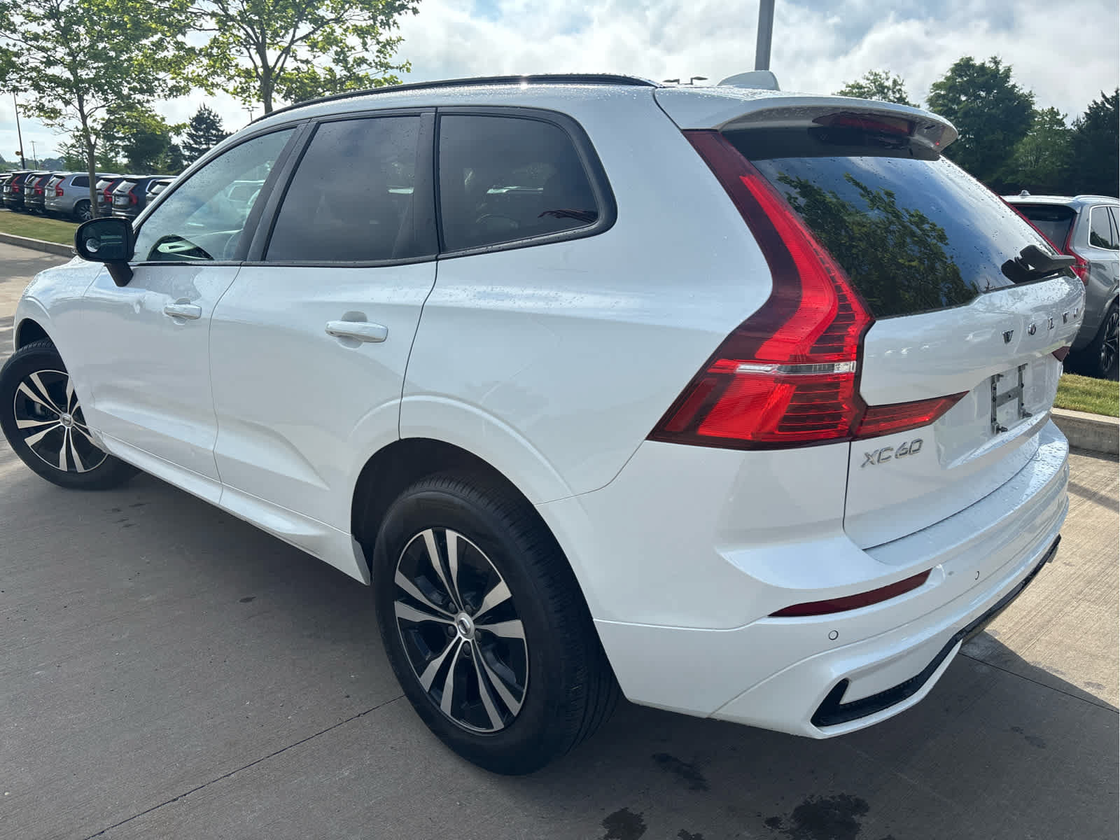 Used 2024 Volvo XC60 B5 Core AWD/4WD image 6
