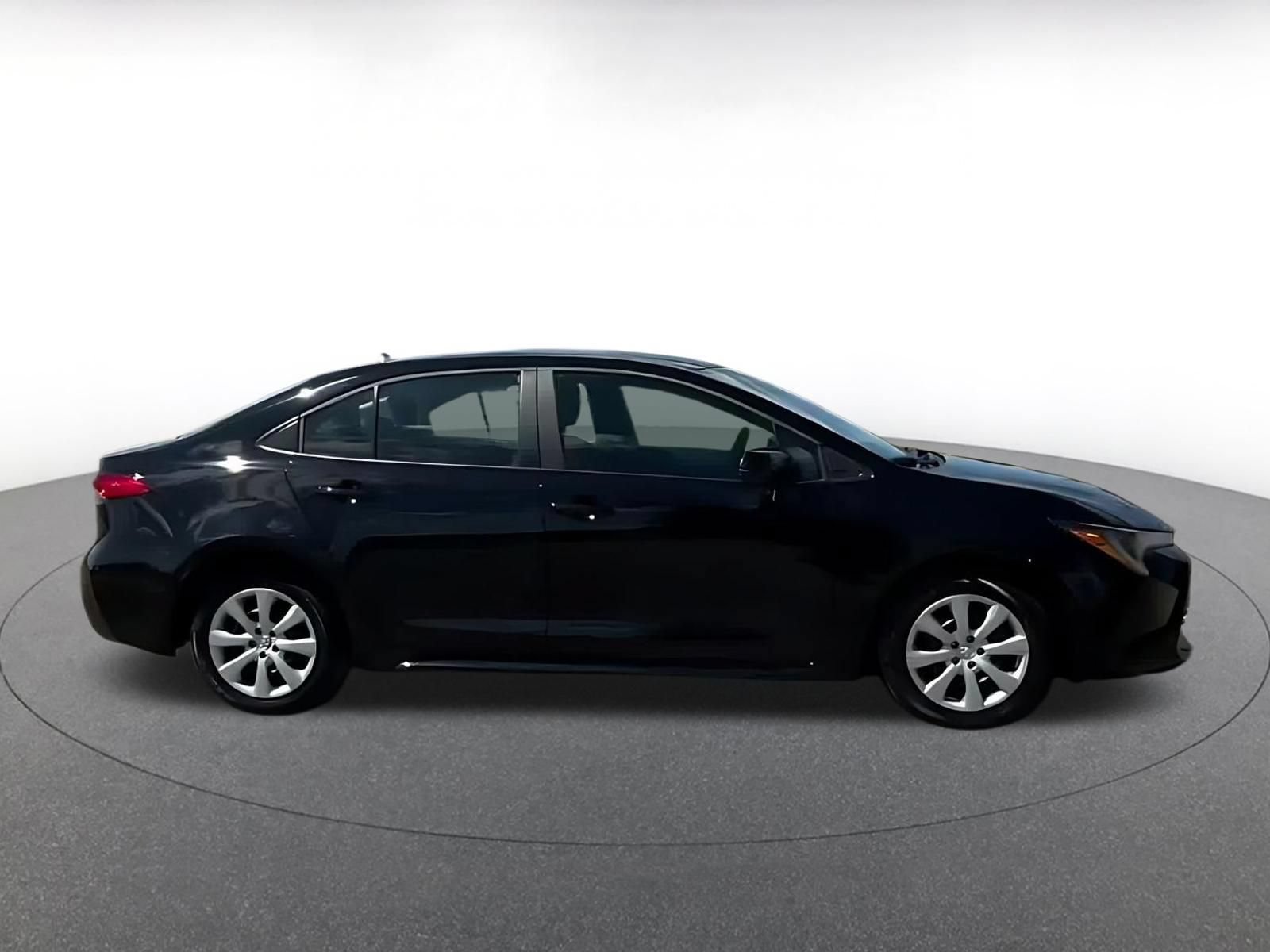 Used 2025 Toyota Corolla LE FWD image 13