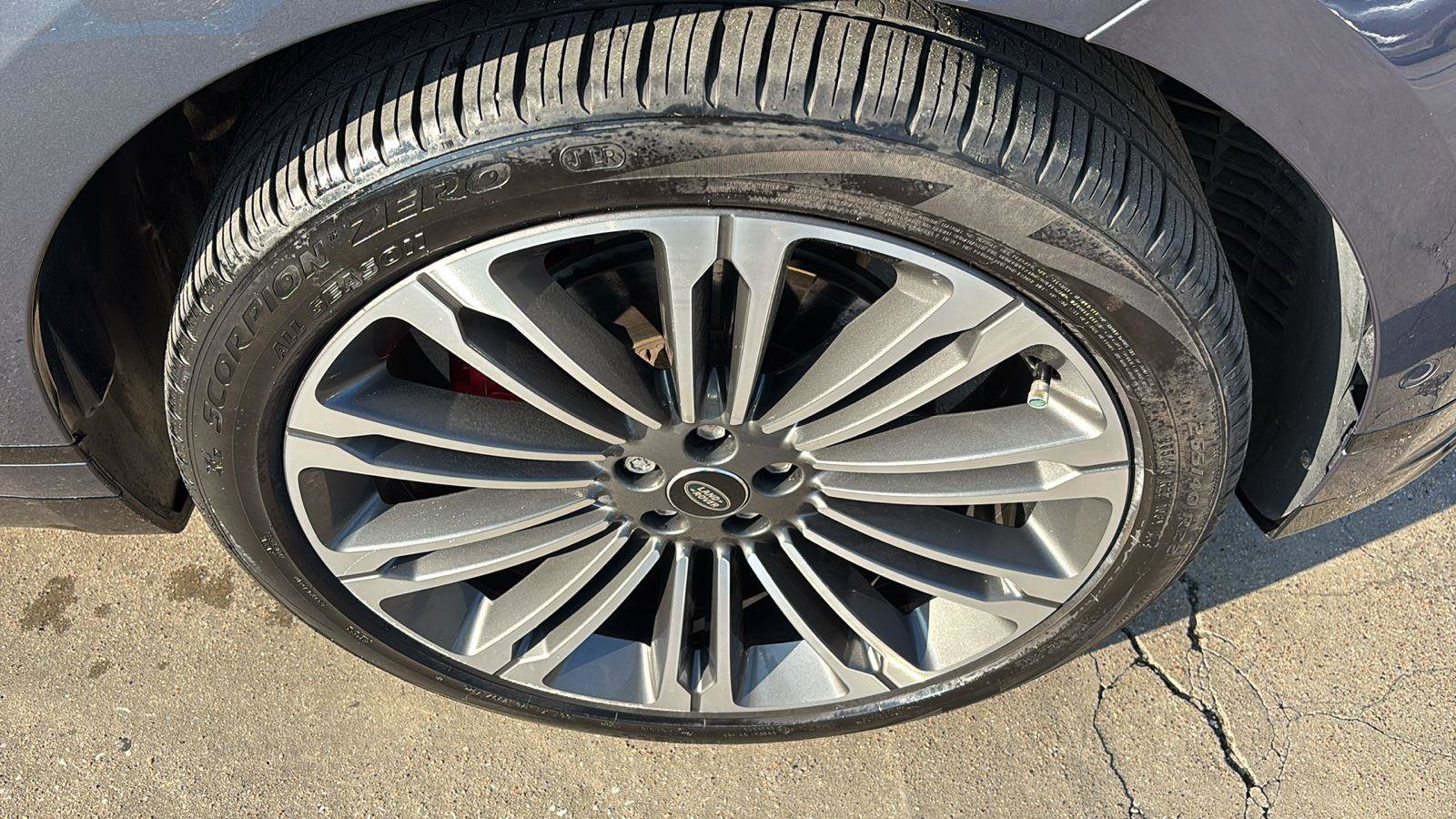 Used 2025 Land Rover Range Rover Velar Dynamic SE image 9