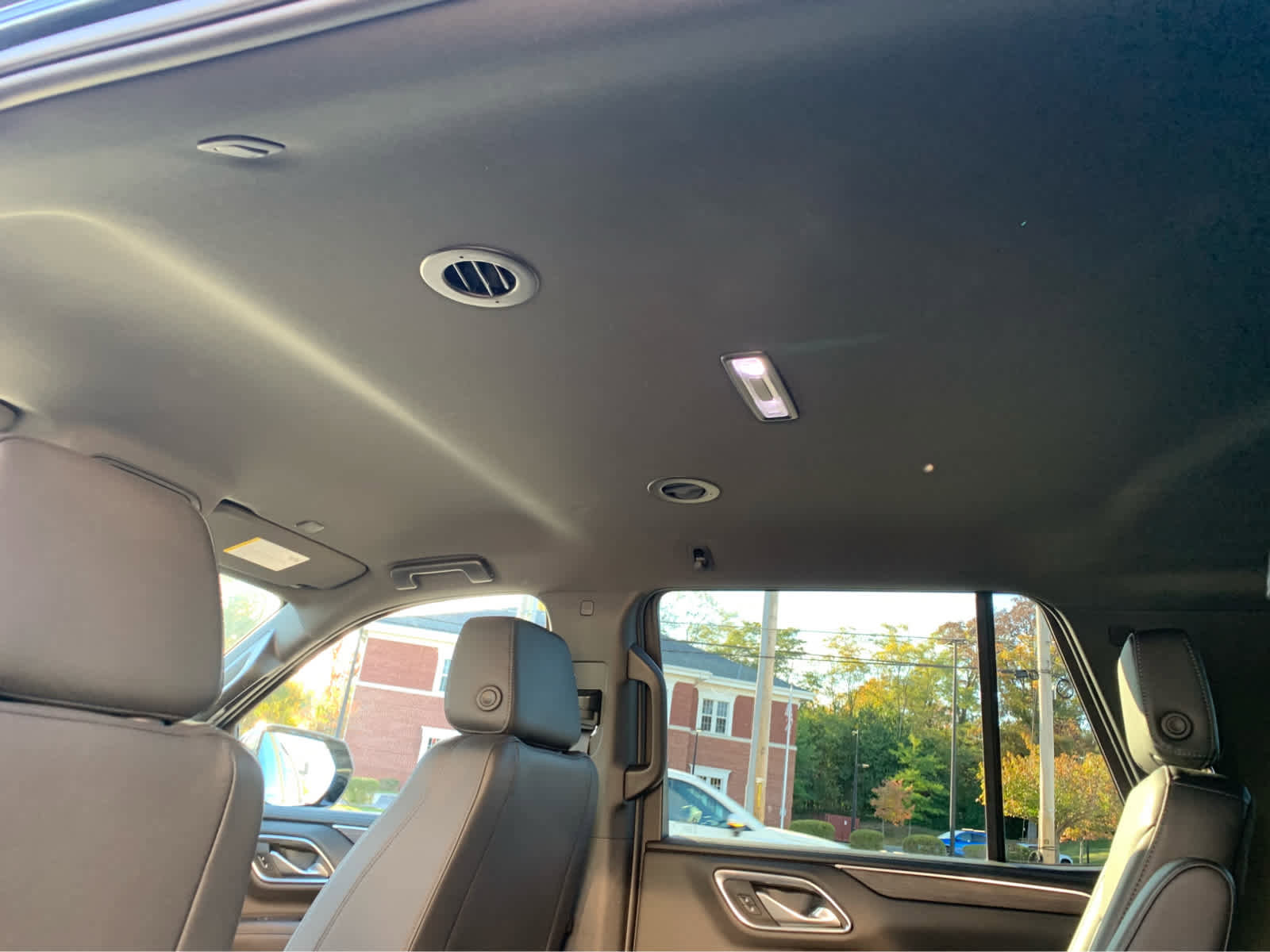 Used 2022 Chevrolet Tahoe LT w/ Luxury Package image 28