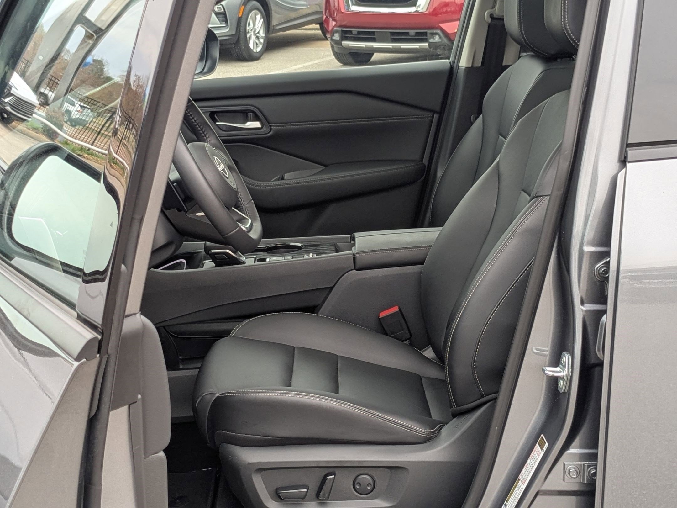 Used 2024 Nissan Rogue SL w/ SL Premium Package image 12