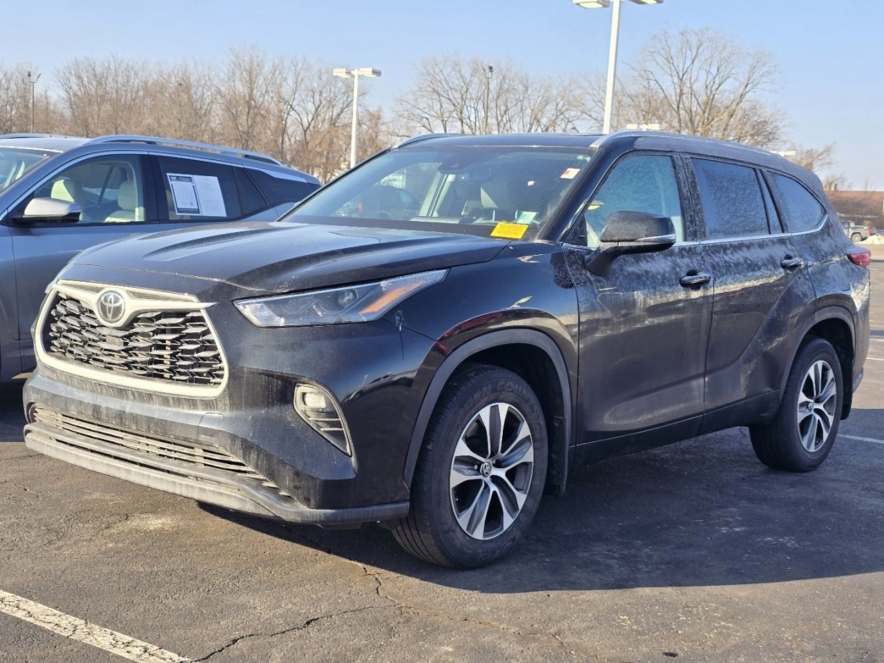 Used 2023 Toyota Highlander XLE image 3