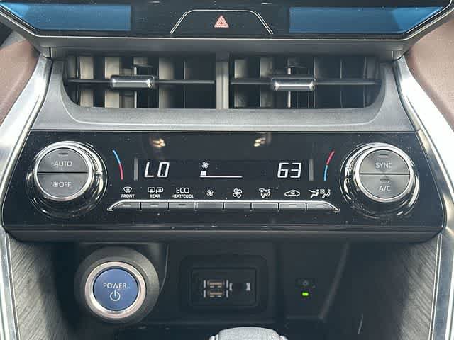 Used 2022 Toyota Venza XLE image 14