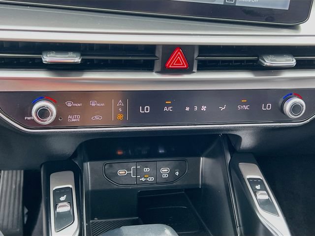 Certified 2025 Kia Sorento S w/ Panoramic Sunroof Package FWD image 16