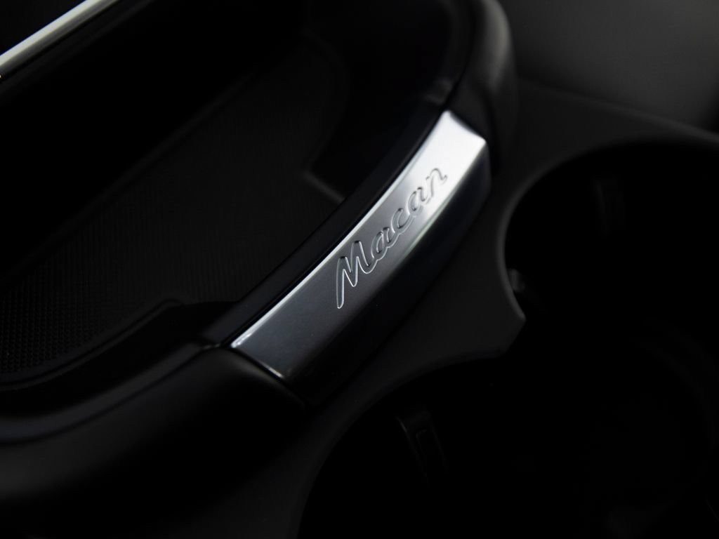 Certified 2025 Porsche Macan GTS AWD/4WD image 29