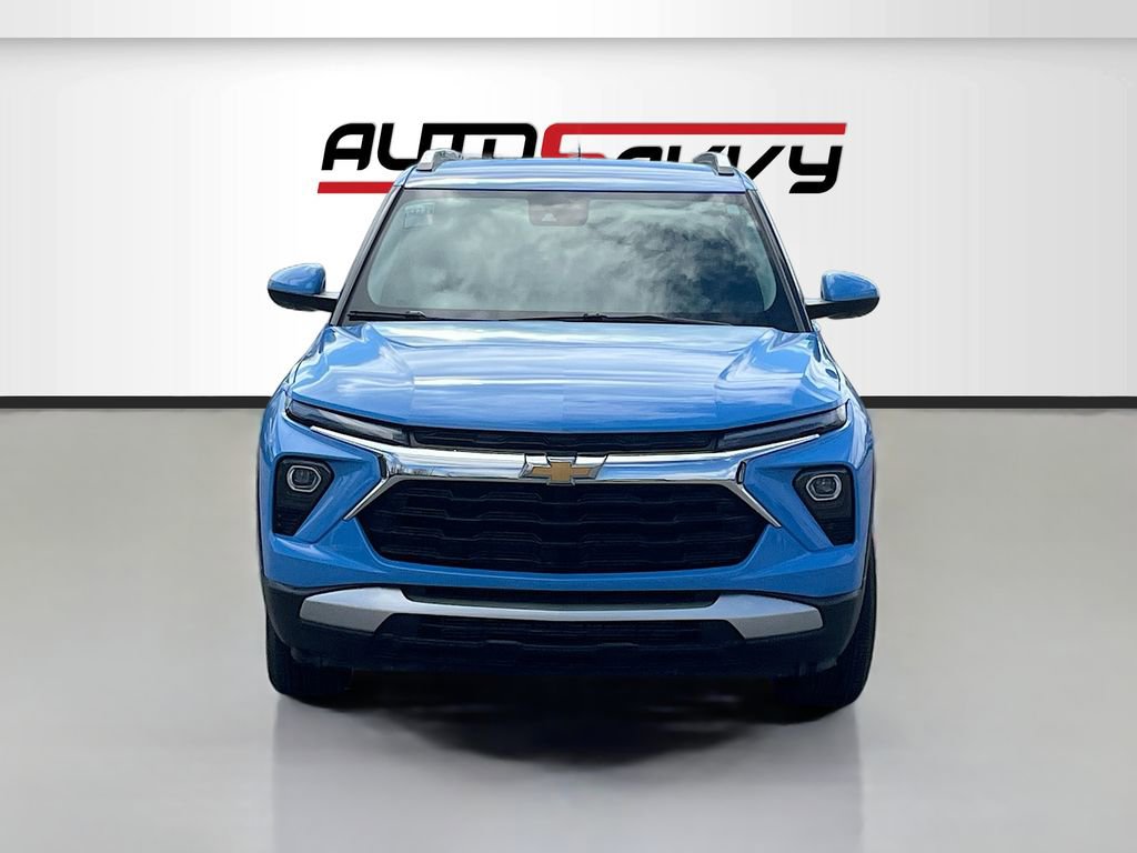 Used 2024 Chevrolet TrailBlazer LT w/ LT Cold Weather Package image 2