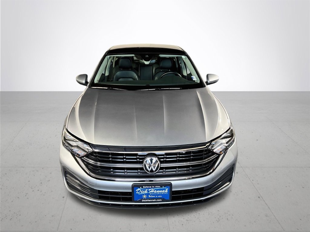 Used 2023 Volkswagen Jetta SE w/ Panoramic Sunroof Package FWD image 4