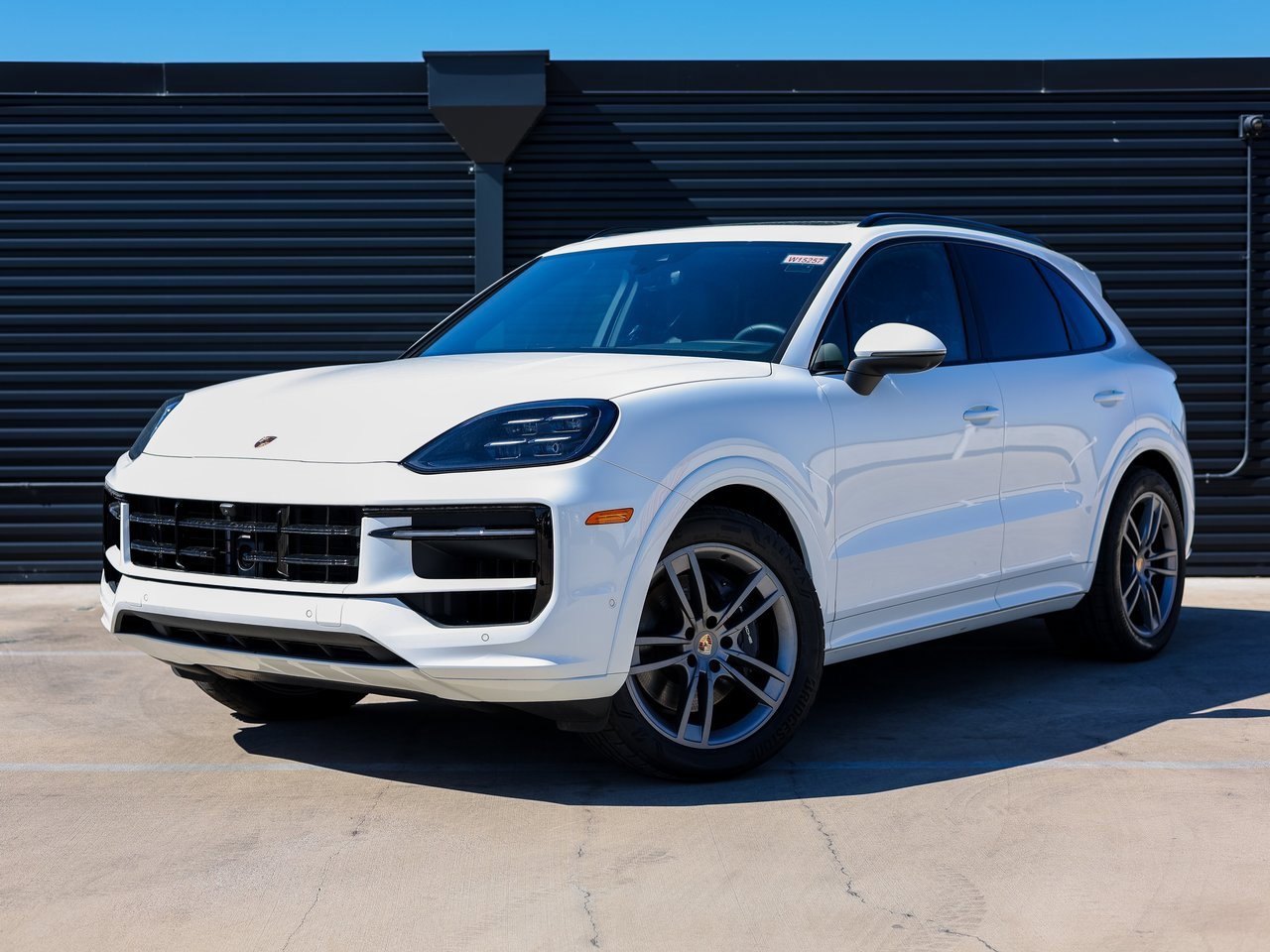 Certified 2025 Porsche Cayenne image 1