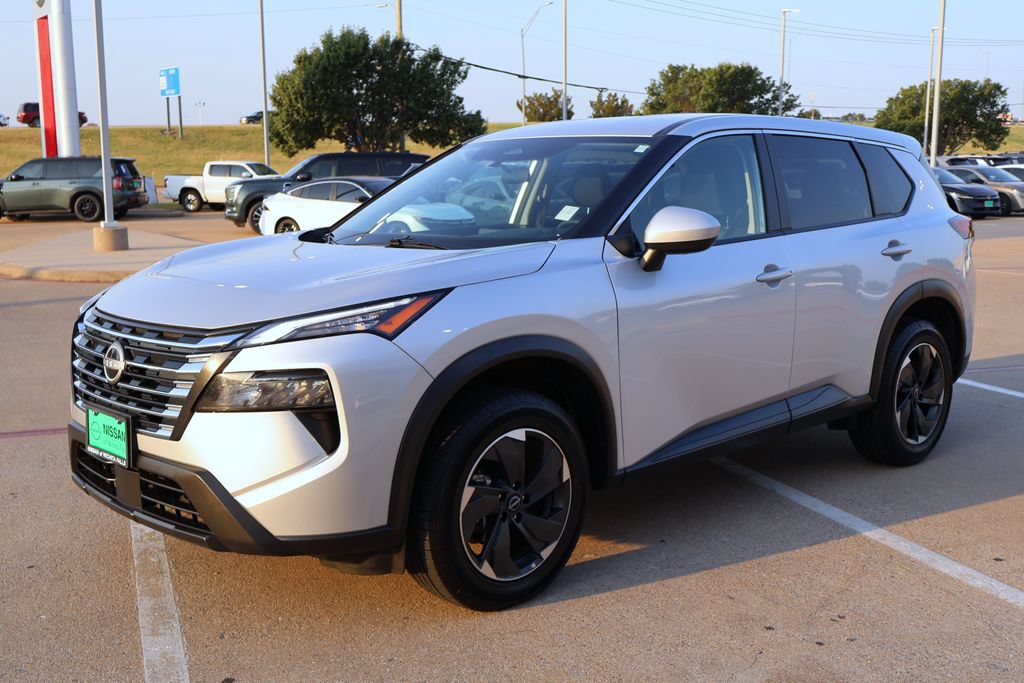 Certified 2025 Nissan Rogue SV AWD/4WD image 3