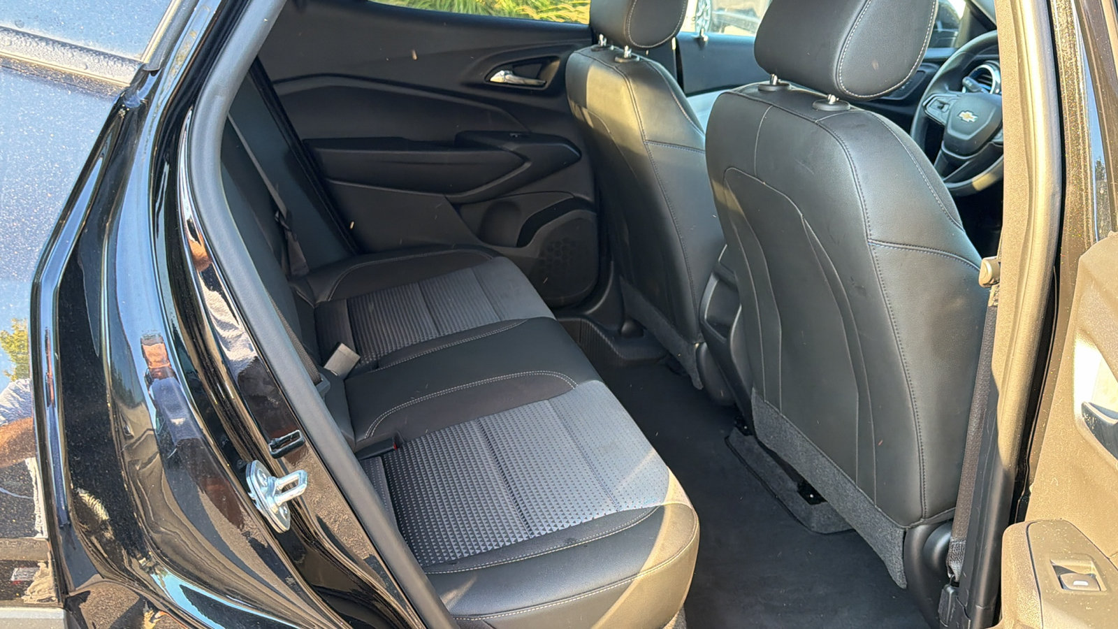 Used 2025 Chevrolet Trax LT FWD image 21