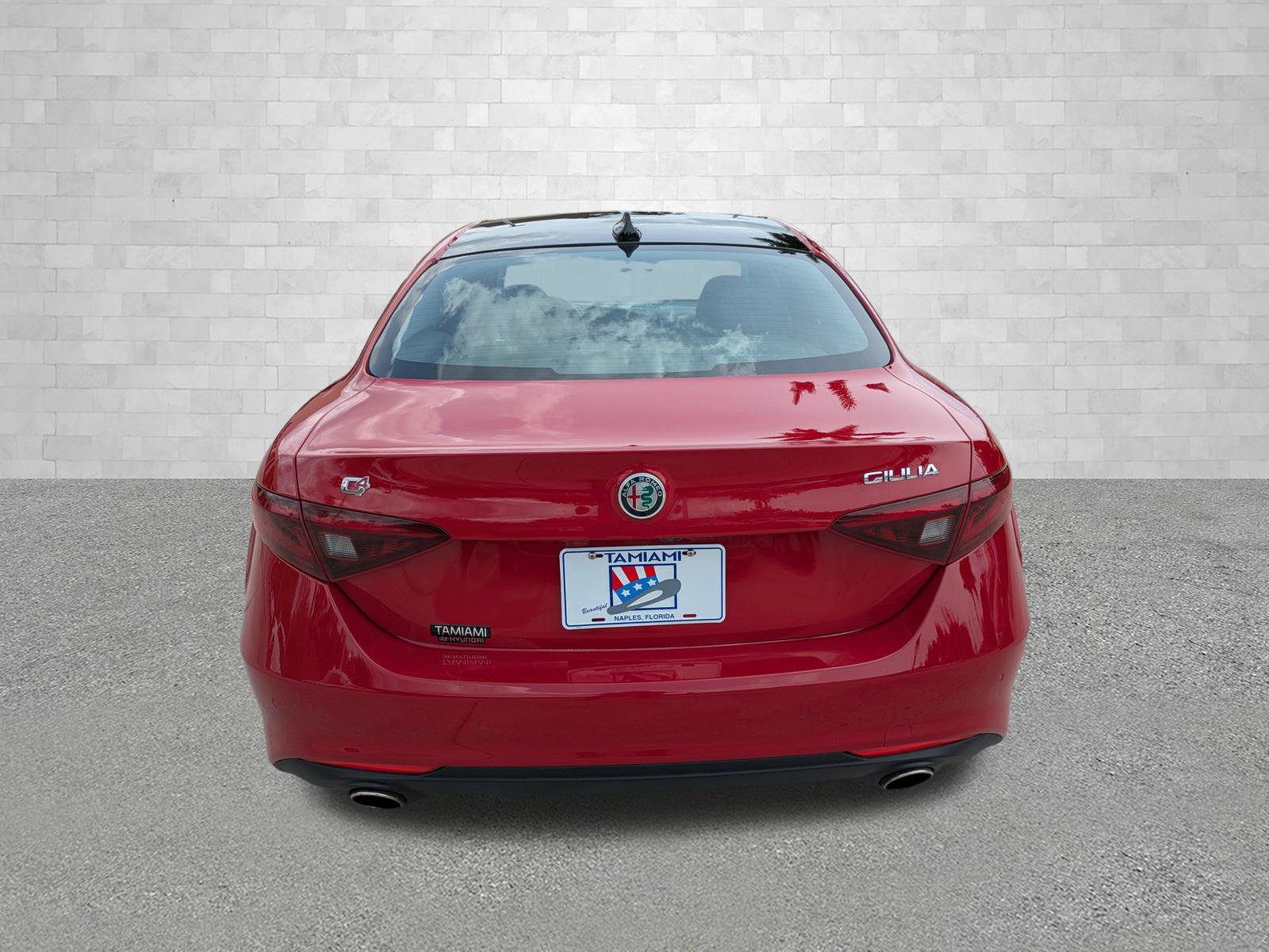 Used 2018 Alfa Romeo Giulia Ti Sport w/ Quick Order Package 22S Sport AWD/4WD image 3