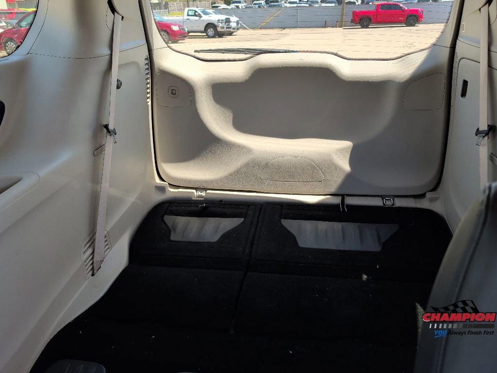 Used 2018 Chrysler Pacifica Touring-L FWD image 22
