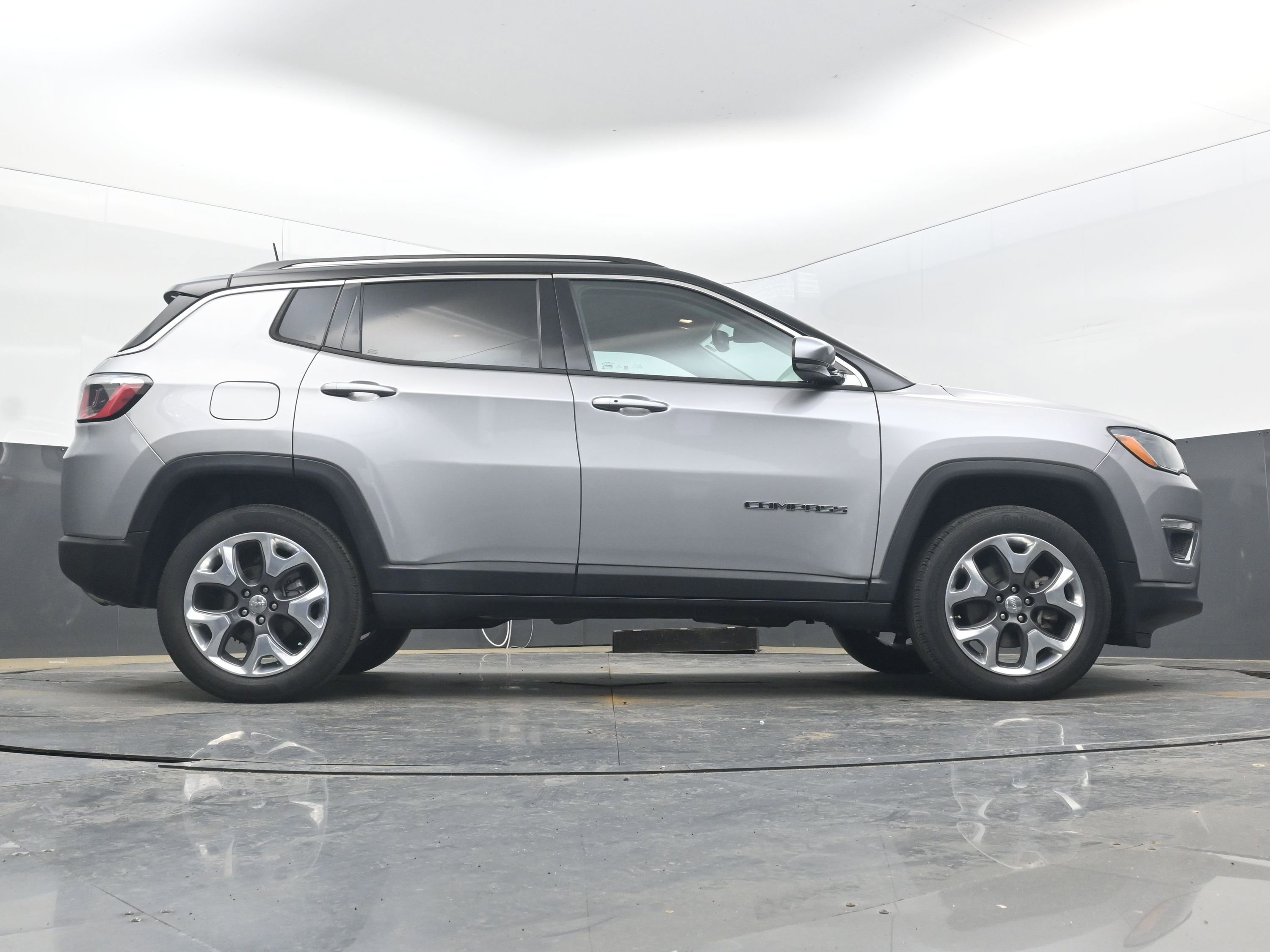 Used 2019 Jeep Compass Limited image 28