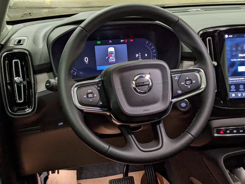 New 2026 Volvo XC40 B5 Core w/ Climate Package AWD/4WD image 14