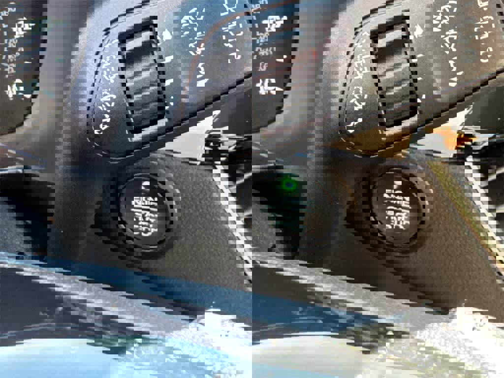 Certified 2021 Ford Escape SE w/ SE Sport Appearance Package image 32