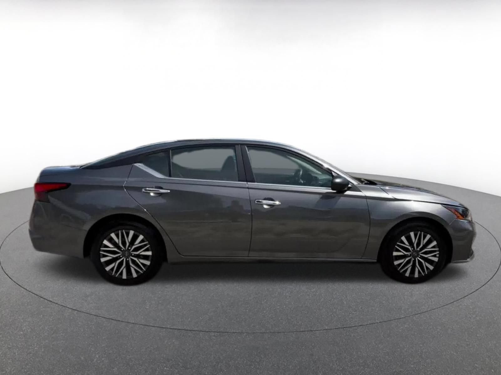 Used 2025 Nissan Altima 2.5 SV FWD image 16