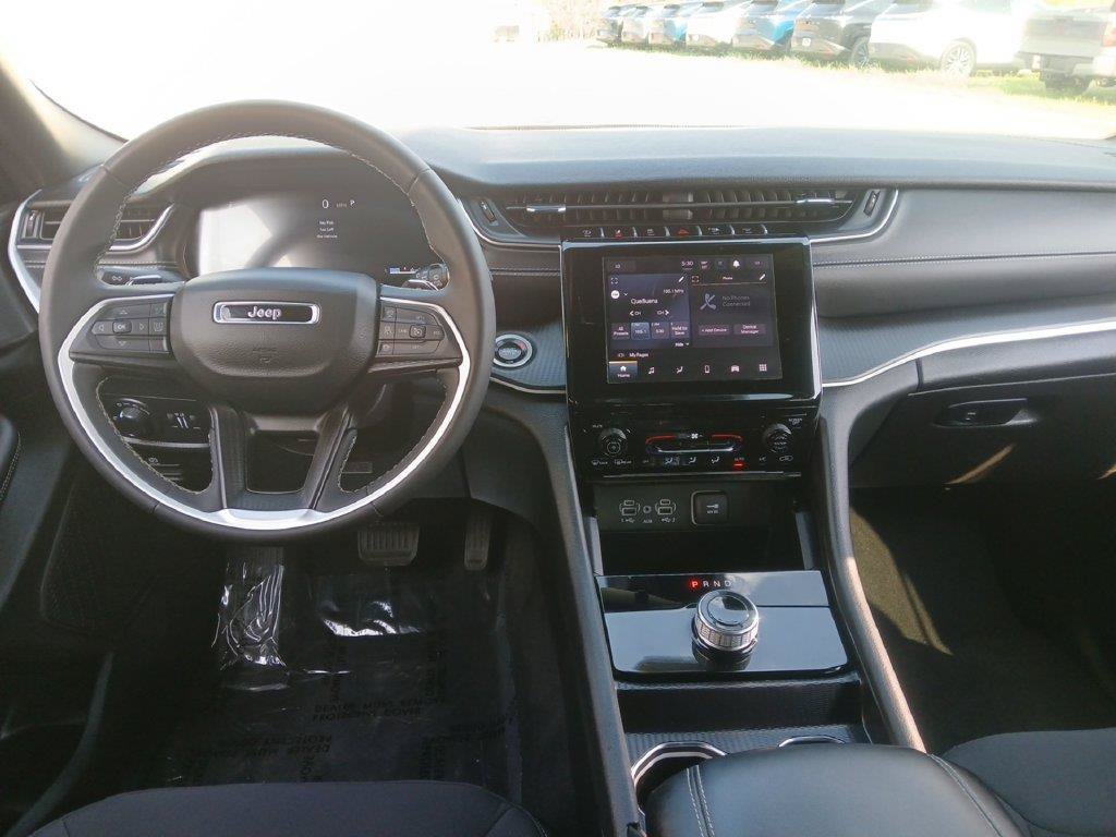Used 2024 Jeep Grand Cherokee L Laredo AWD/4WD image 8