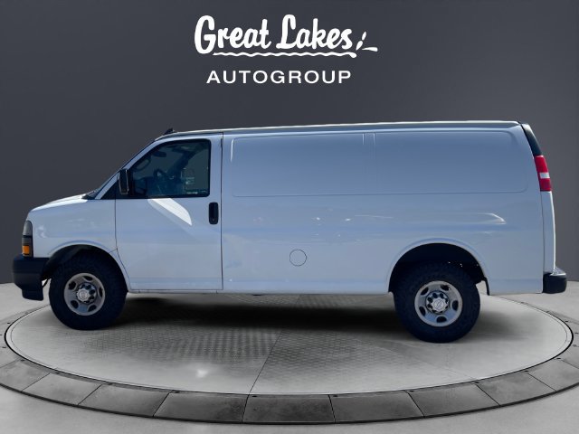 Used 2018 Chevrolet Express 2500 RWD image 2