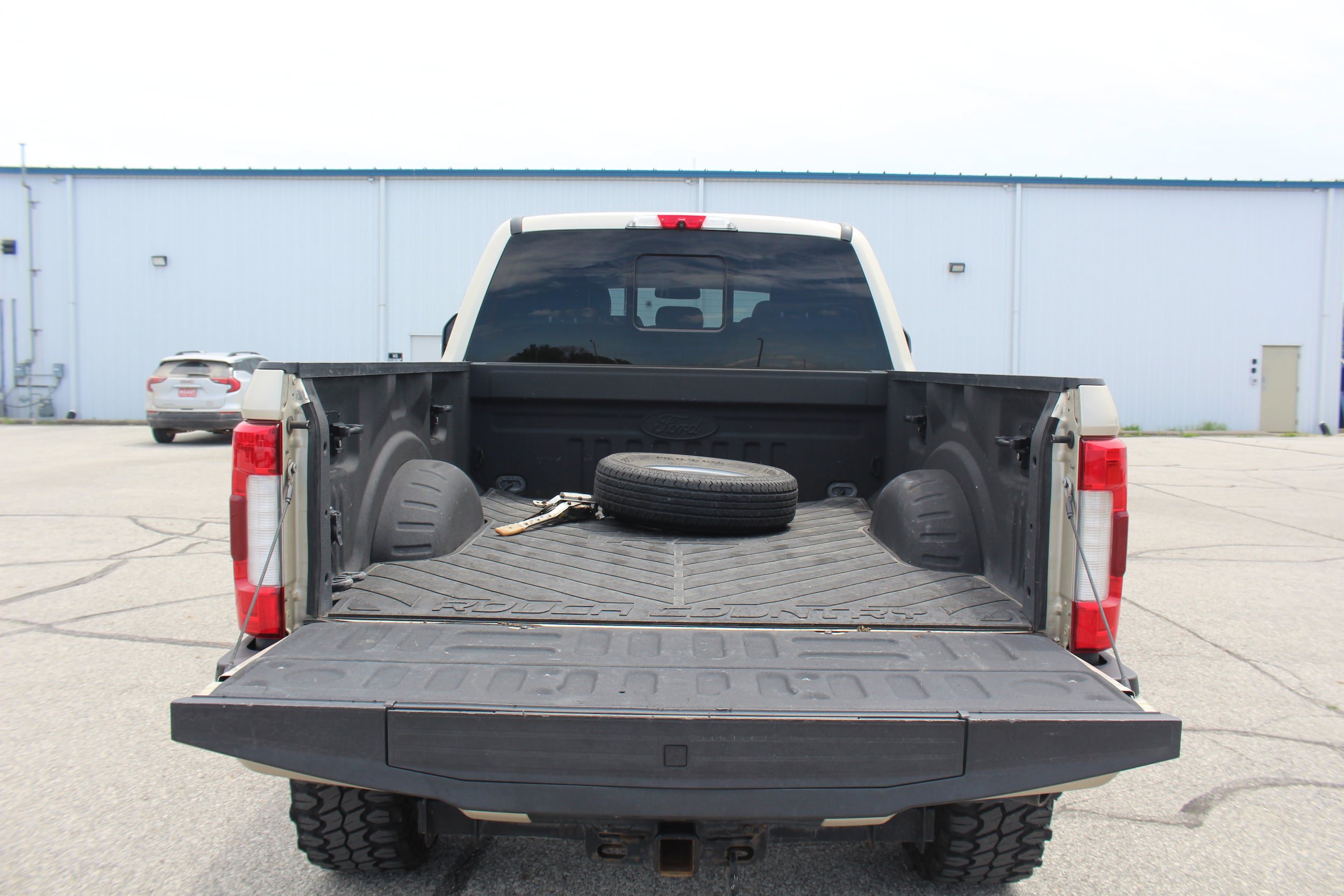 Used 2017 Ford F350 Platinum w/ Platinum Ultimate Package AWD/4WD image 4
