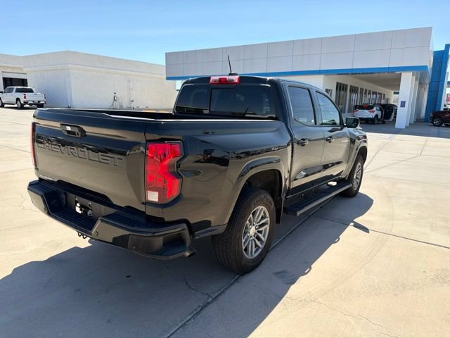 Used 2025 Chevrolet Colorado LT RWD image 3