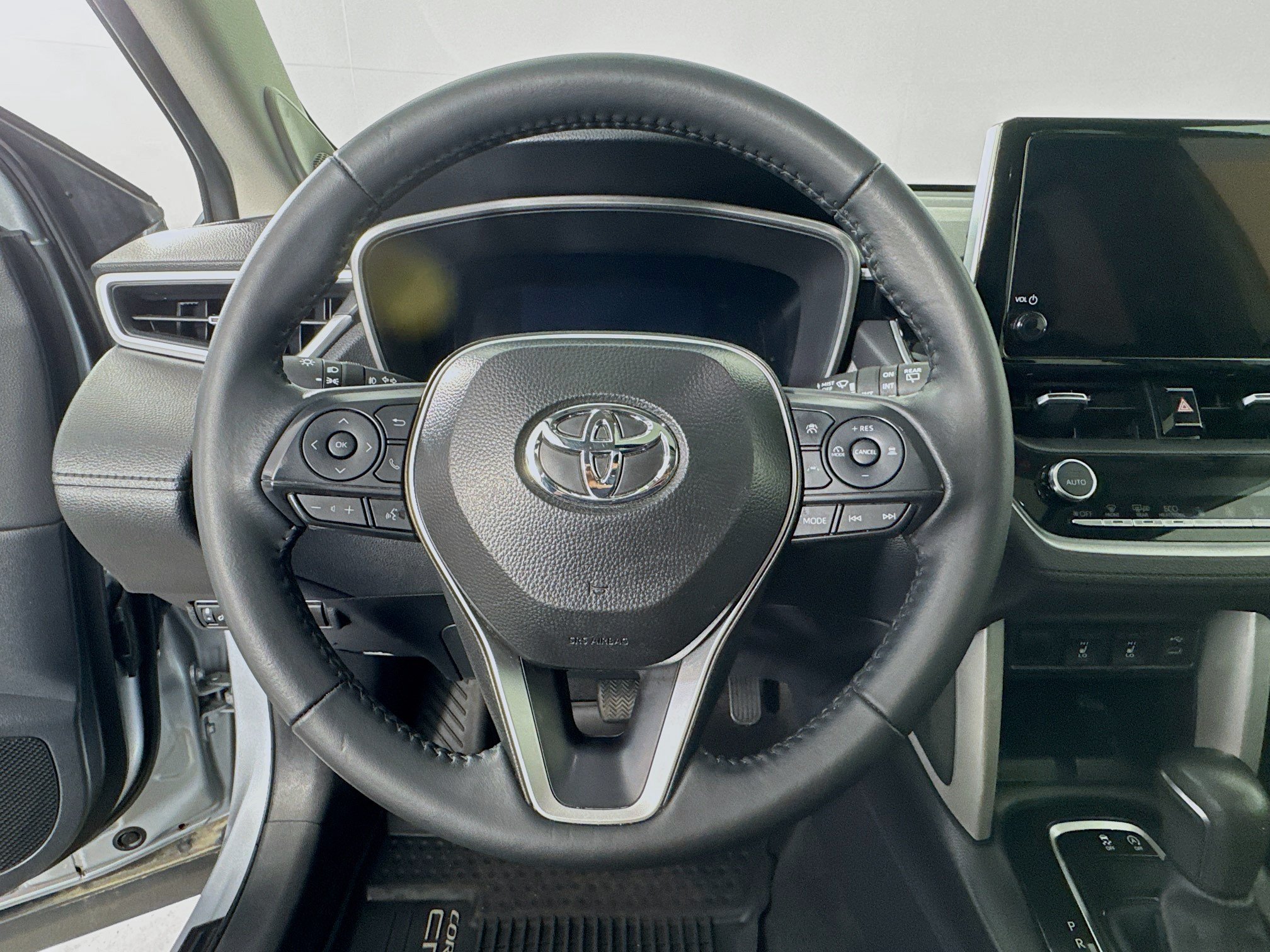 Certified 2025 Toyota Corolla Cross XLE w/ Convenience Package AWD/4WD image 11