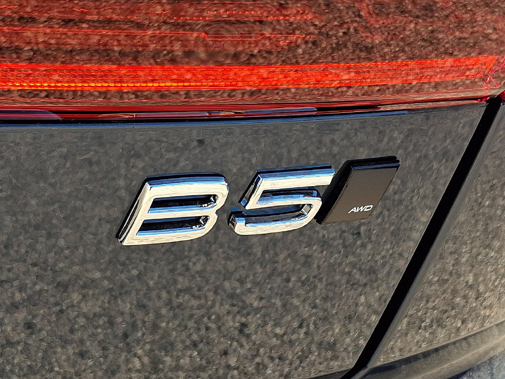New 2027 Volvo XC60 B5 Plus AWD/4WD image 21