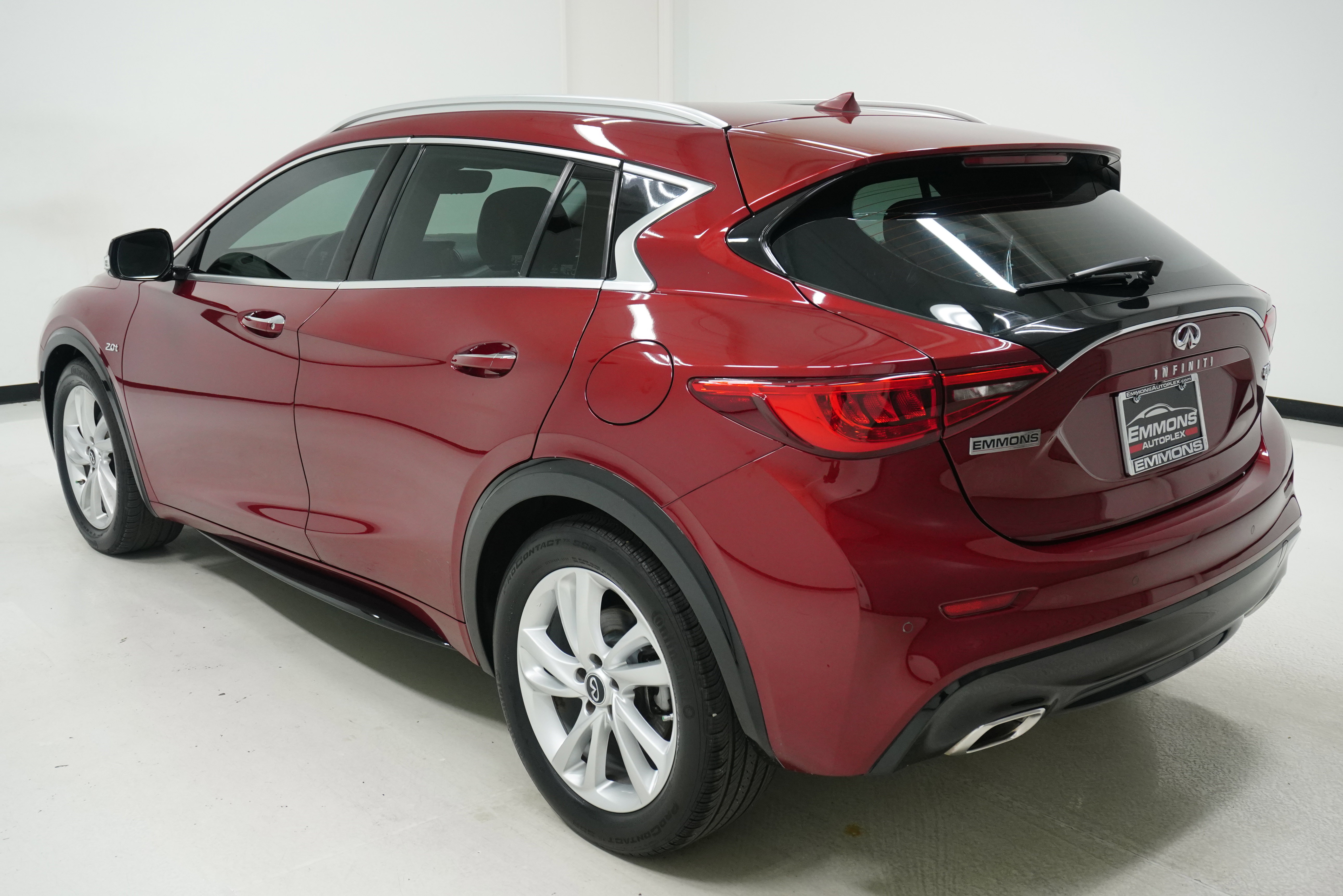 Used 2017 INFINITI QX30 Premium w/ Navigation Package FWD image 6