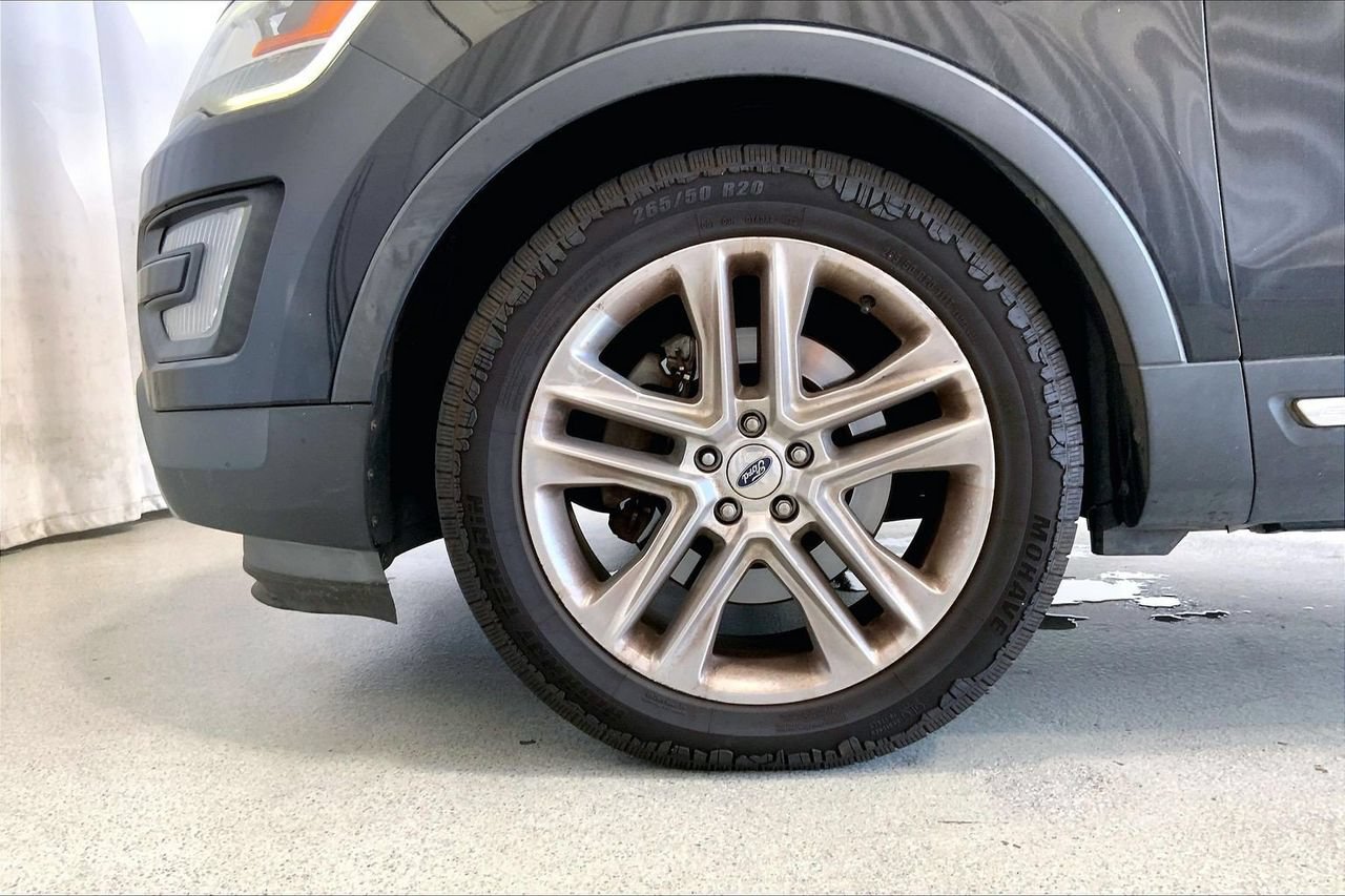 Used 2017 Ford Explorer XLT w/ Equipment Group 202A FWD image 6