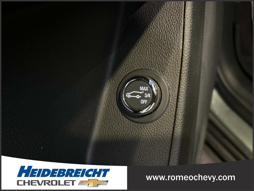 Used 2023 Chevrolet Traverse LT image 27