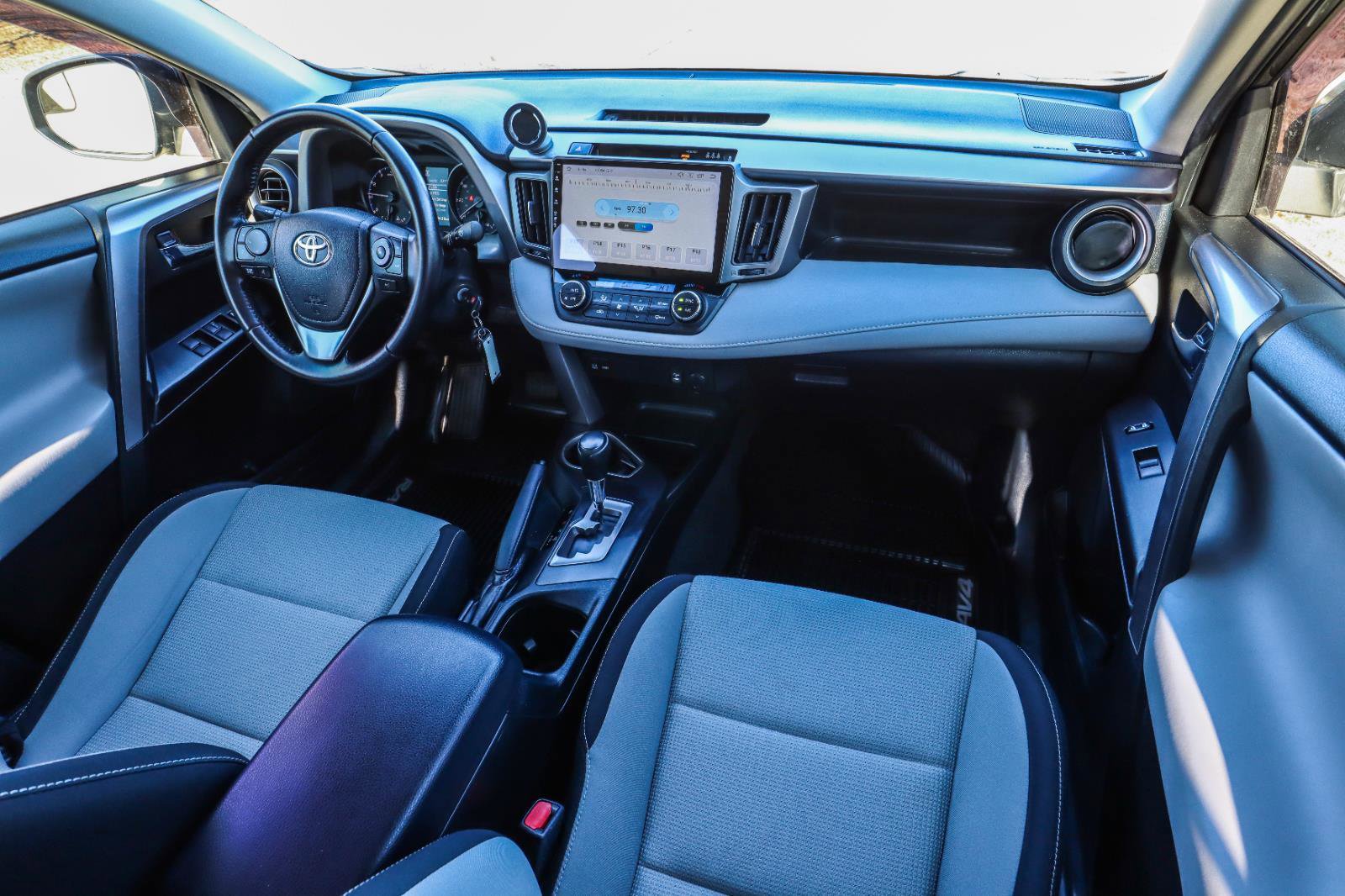 Used 2017 Toyota RAV4 XLE image 25