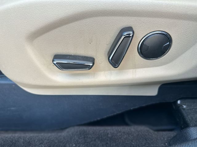 Used 2016 Ford Explorer XLT w/ Equipment Group 201A FWD image 13