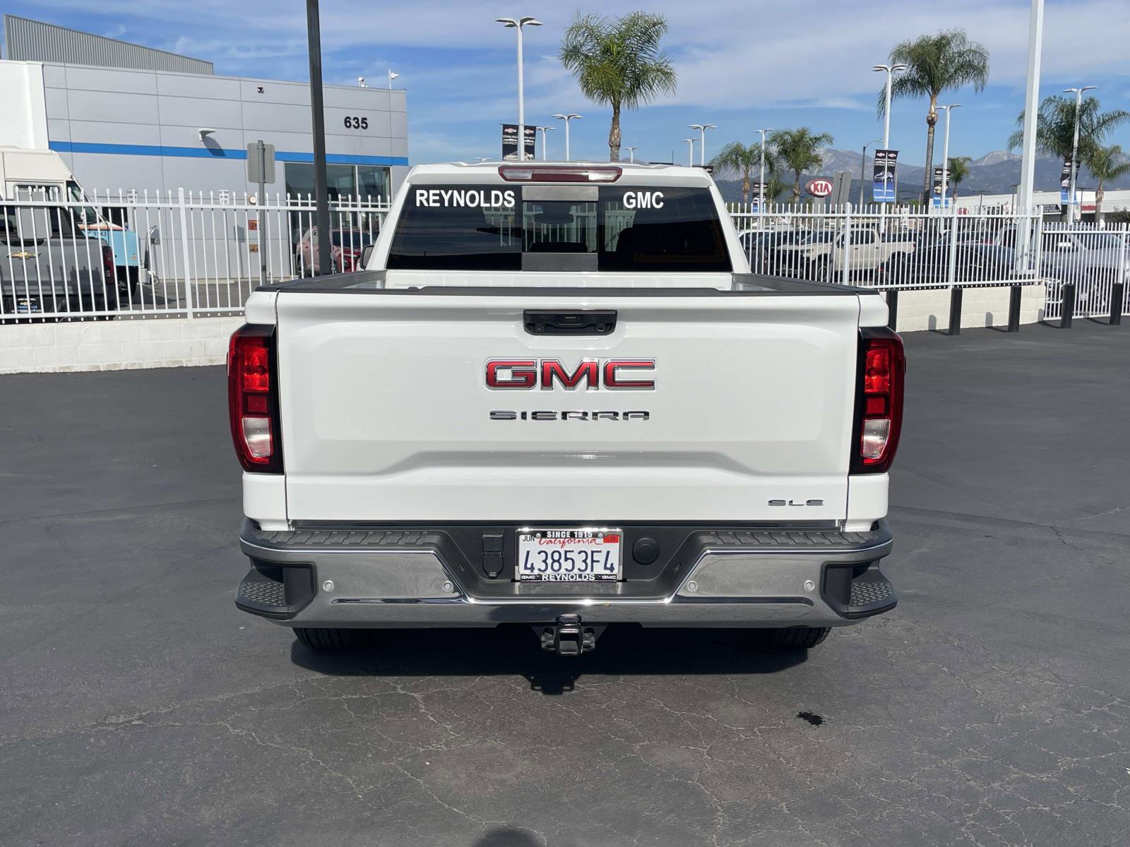 Used 2025 GMC Sierra 1500 SLE w/ Preferred Package image 6