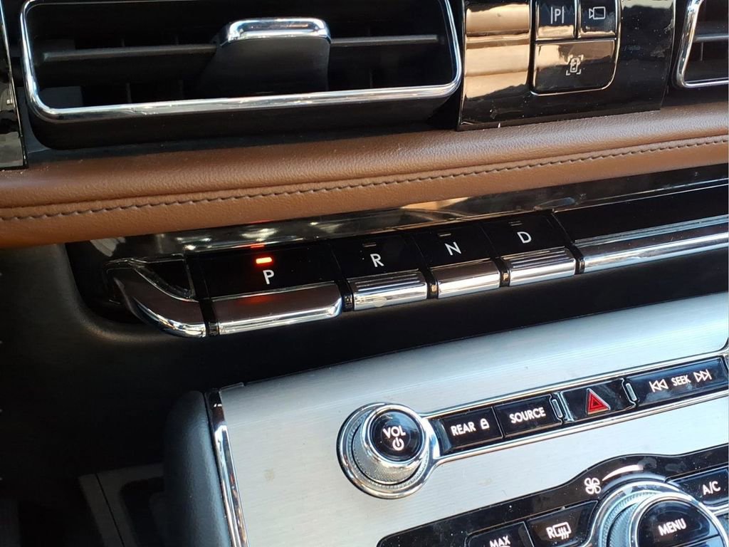 Used 2023 Lincoln Aviator Reserve w/ Equipment Group 201A image 11