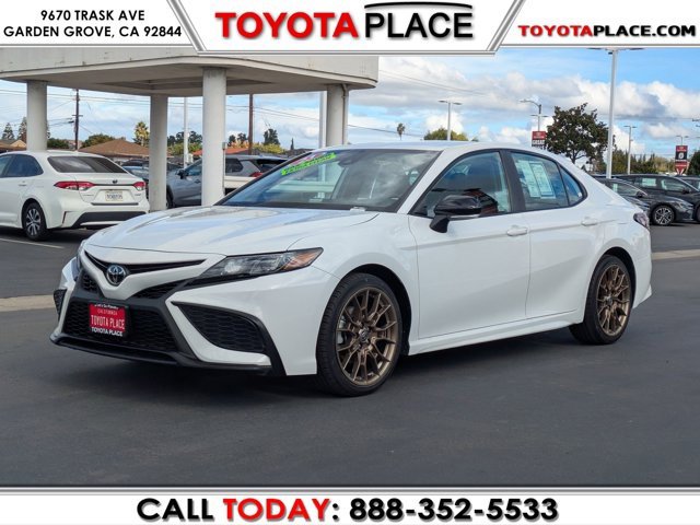 Used 2023 Toyota Camry SE image 1
