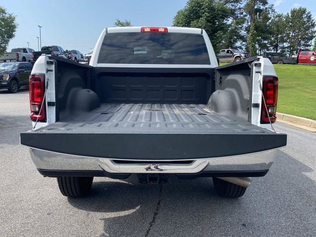 Used 2026 RAM 2500 Tradesman w/ Chrome Appearance Group AWD/4WD image 6