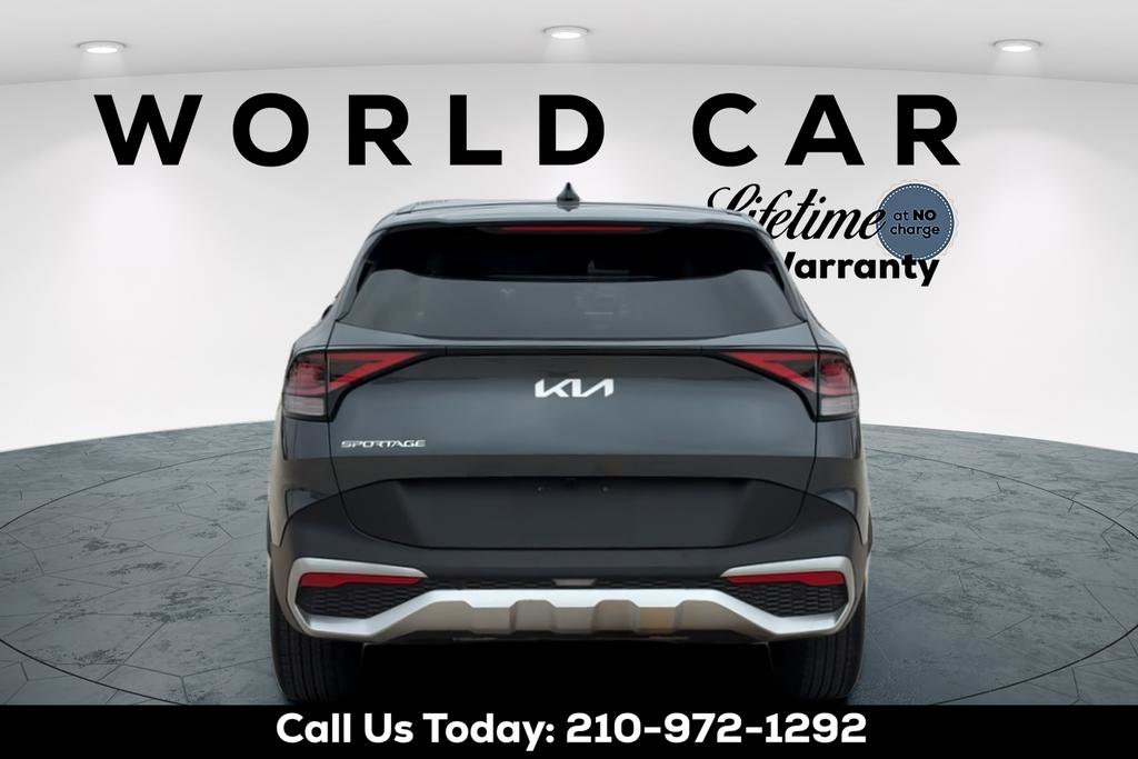 Used 2025 Kia Sportage LX image 4