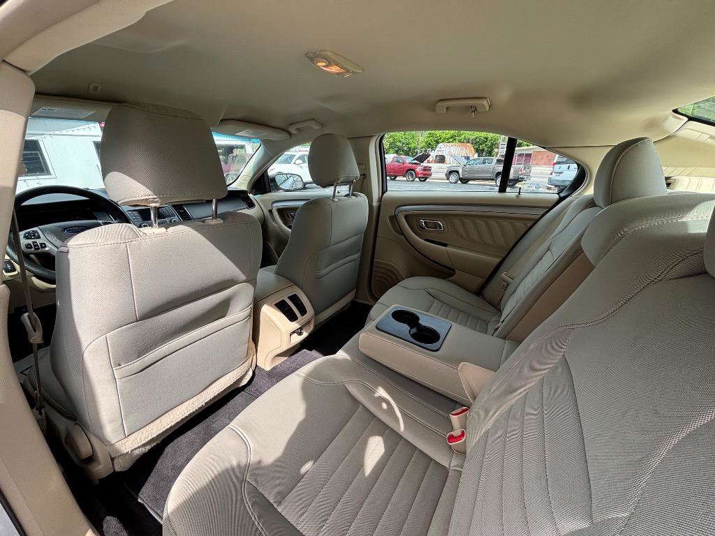Used 2018 Ford Taurus SE FWD image 19